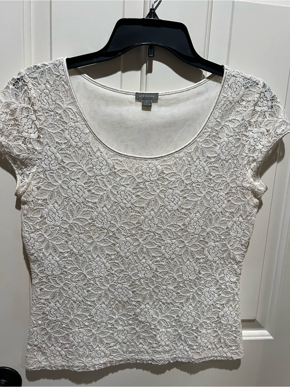 Ann Taylor Ivory Floral Lace Cap-Sleeve Scoop Neck Top